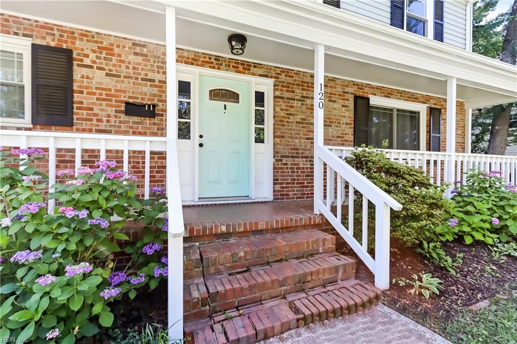 Property Photo:  120 Kohler Cres  VA 23606 