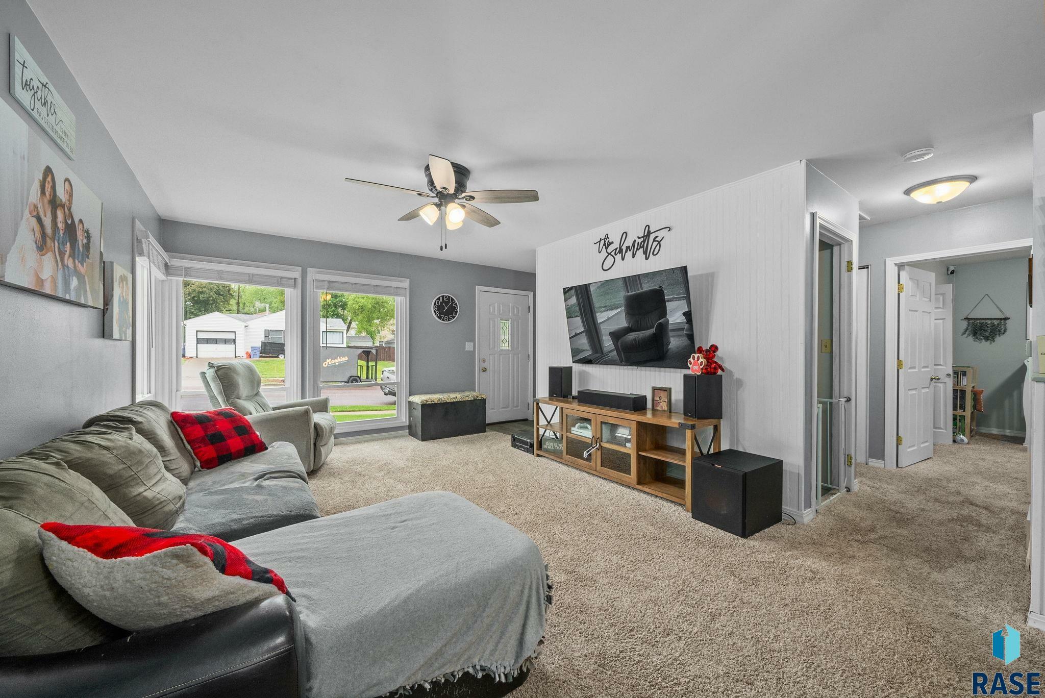 Property Photo: 904 S Marday Ave SD 57103