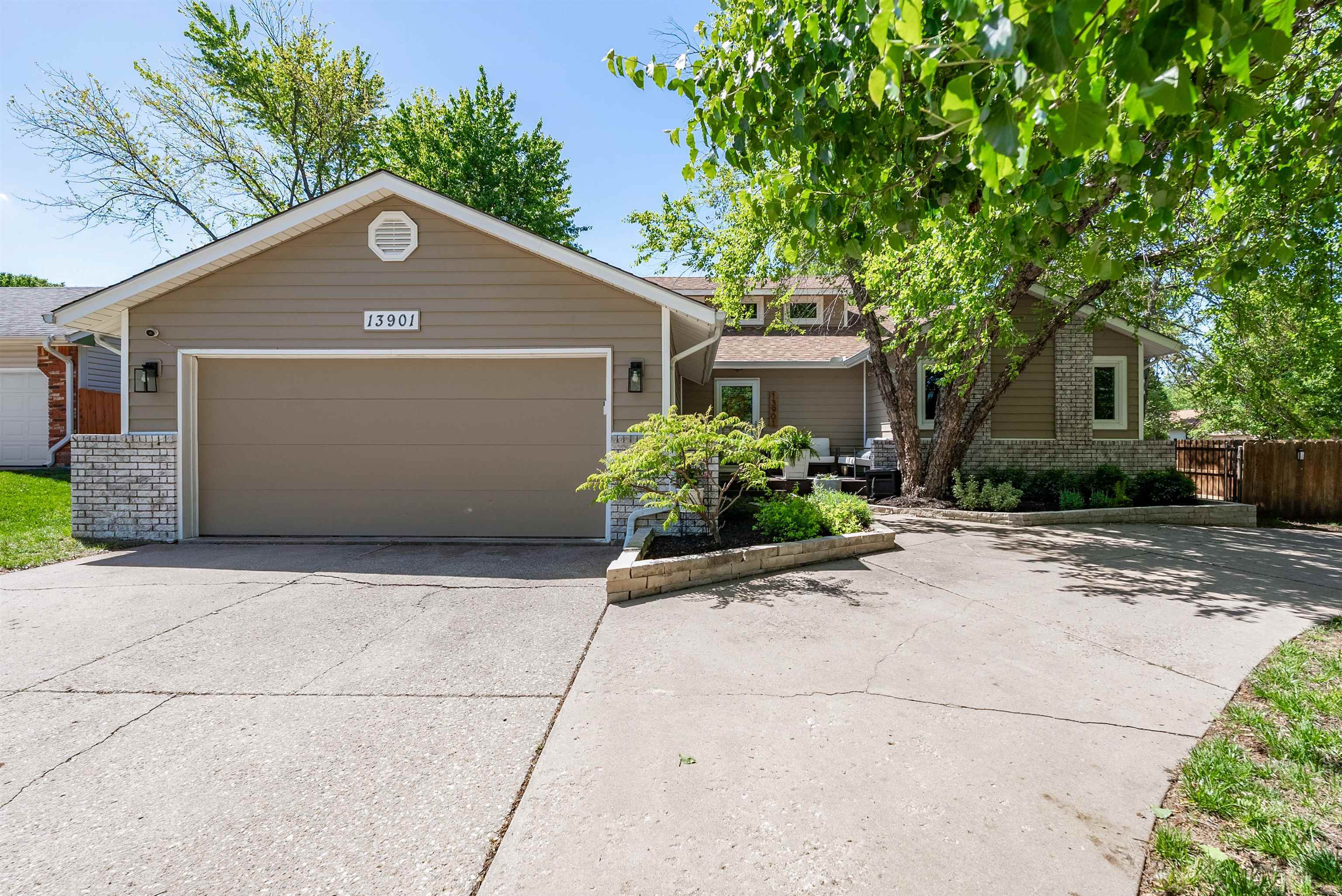 Property Photo: 13901 E Lockmoor Cir KS 67230