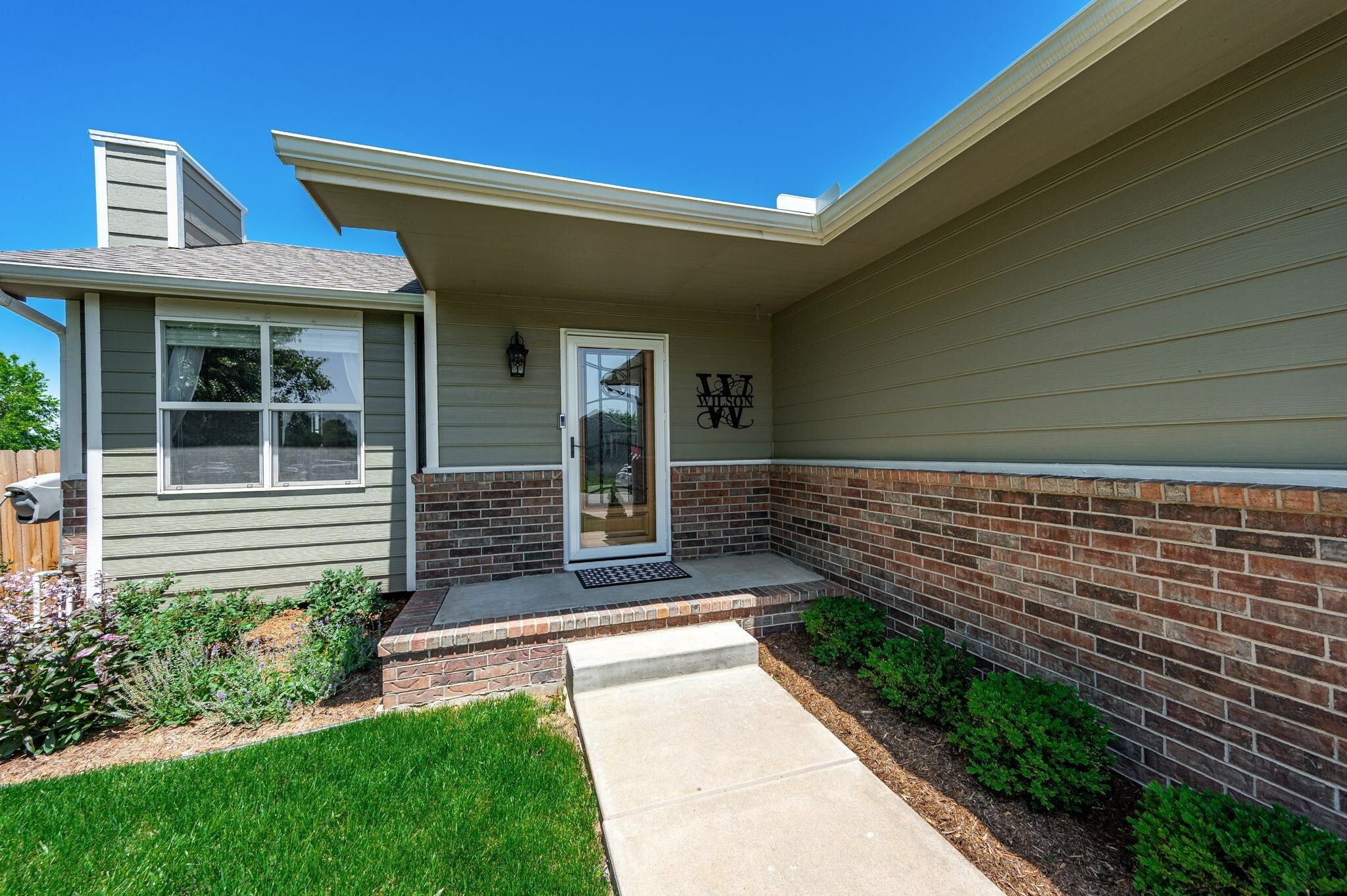 Property Photo: 408 E Woodfield Ave KS 67110