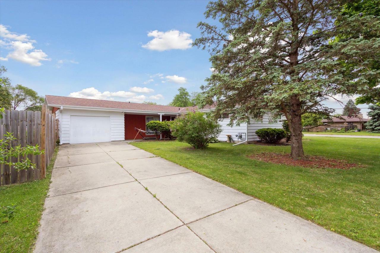 Property Photo:  2205 Rutledge Avenue  WI 53545 