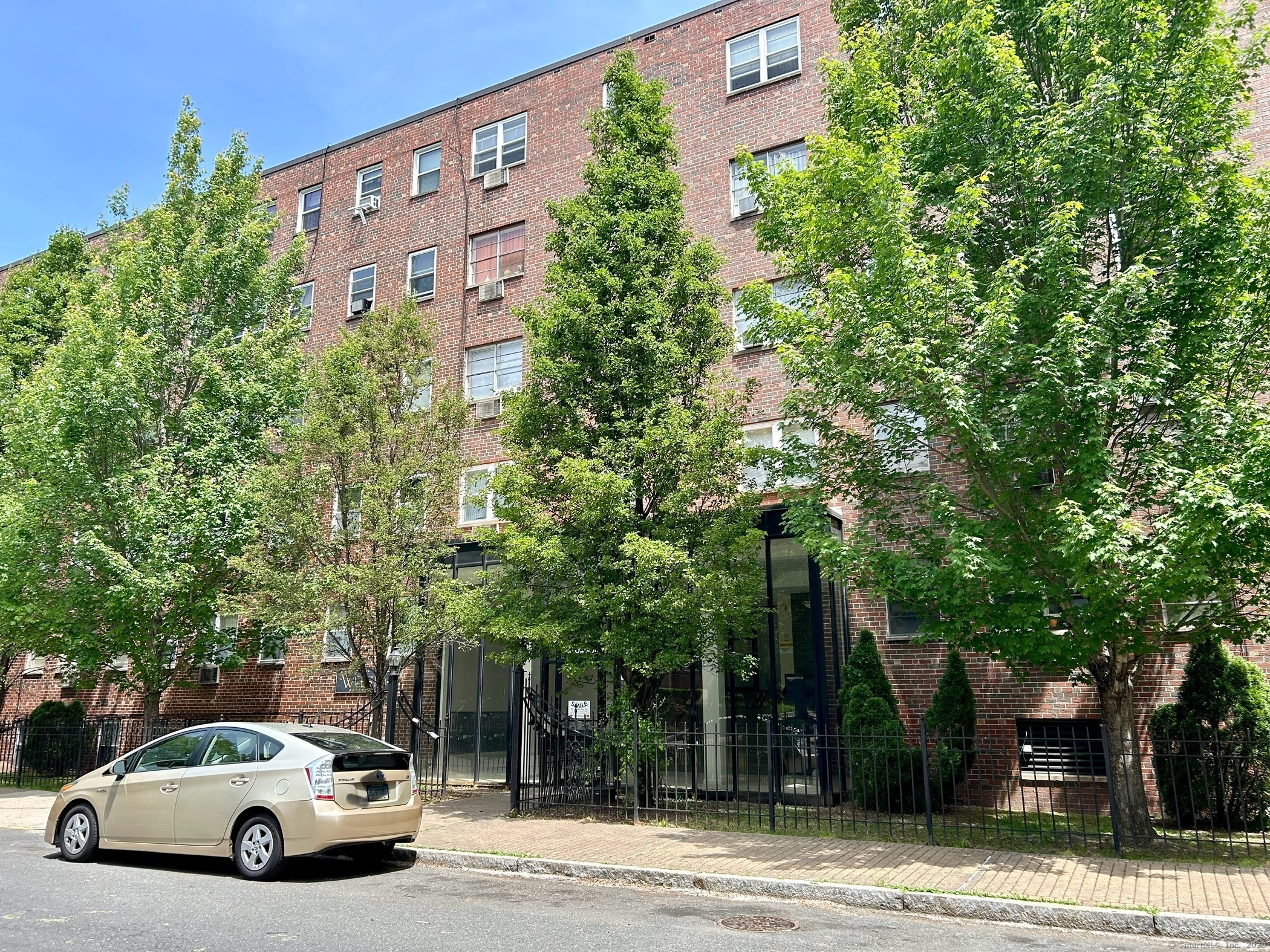 Property Photo: 40 Owen Street Apt D9 CT 06105