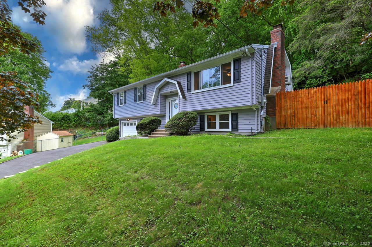 Property Photo: 6 Snowapple Lane CT 06460