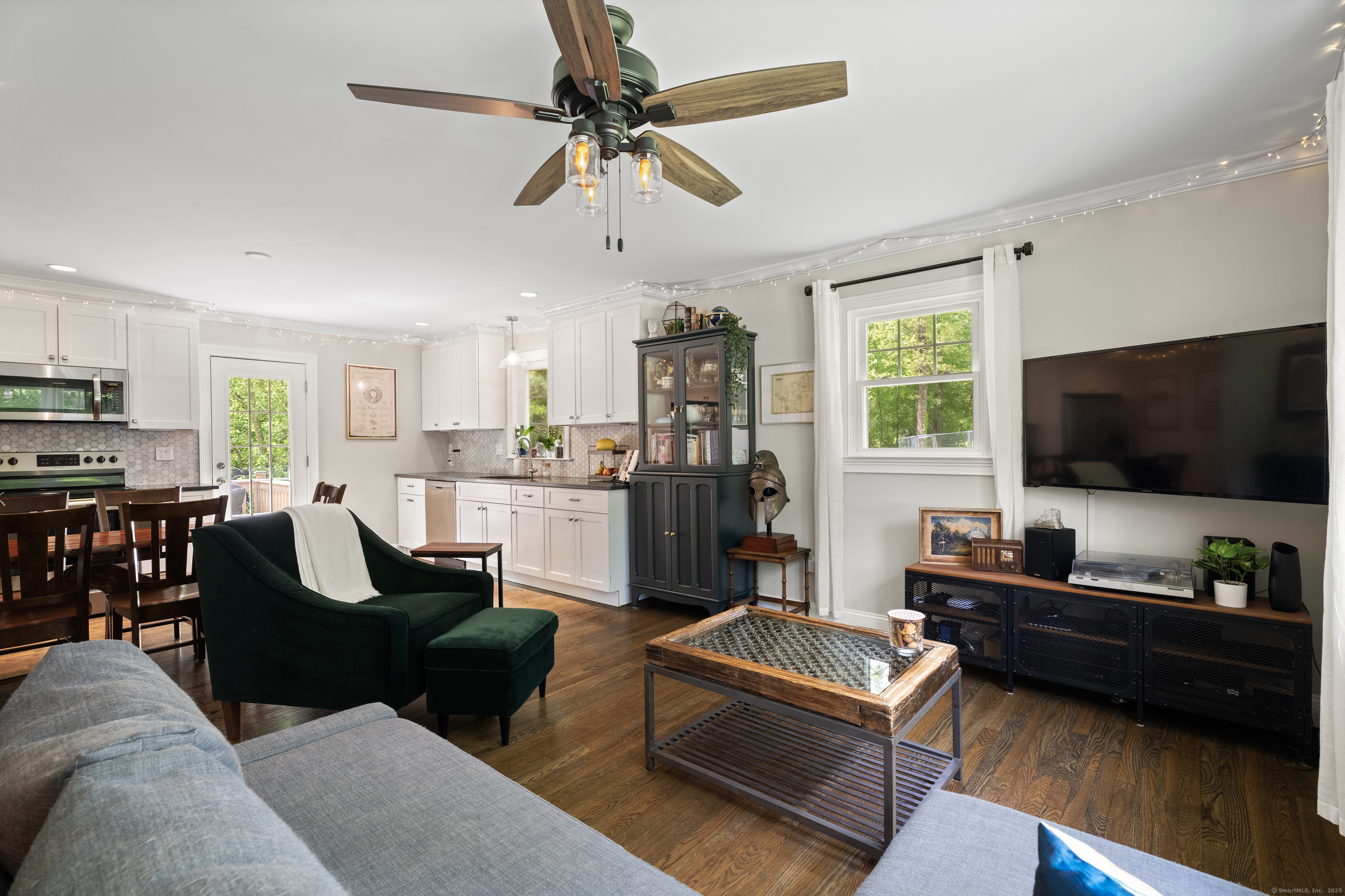 Property Photo: 72 Twin Brook Terrace CT 06468
