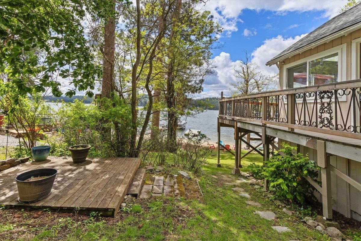 Property Photo: 12931 N North Park St WA 99006