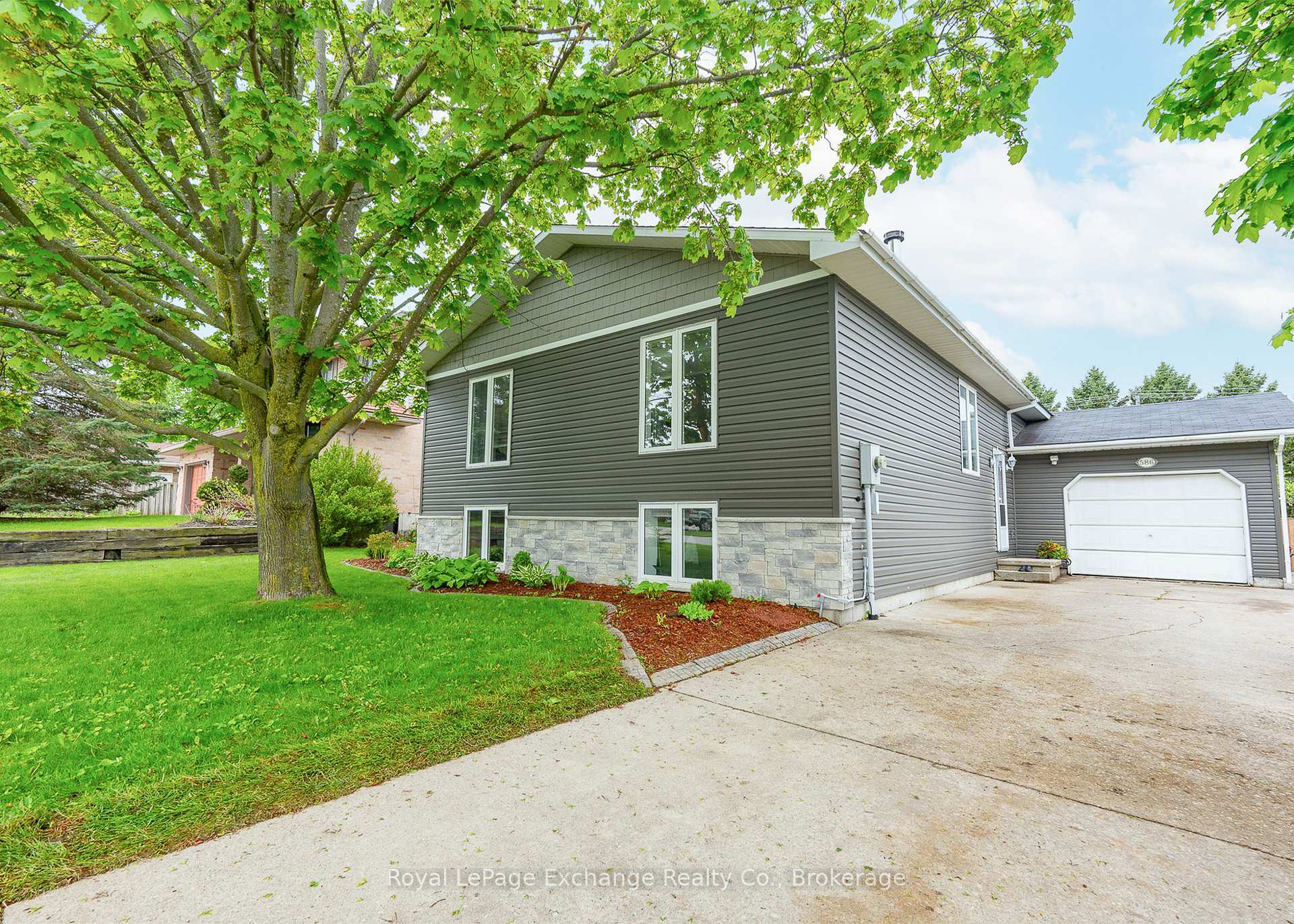 Property Photo: 586 McGaw Drive ON N2Z 1V4