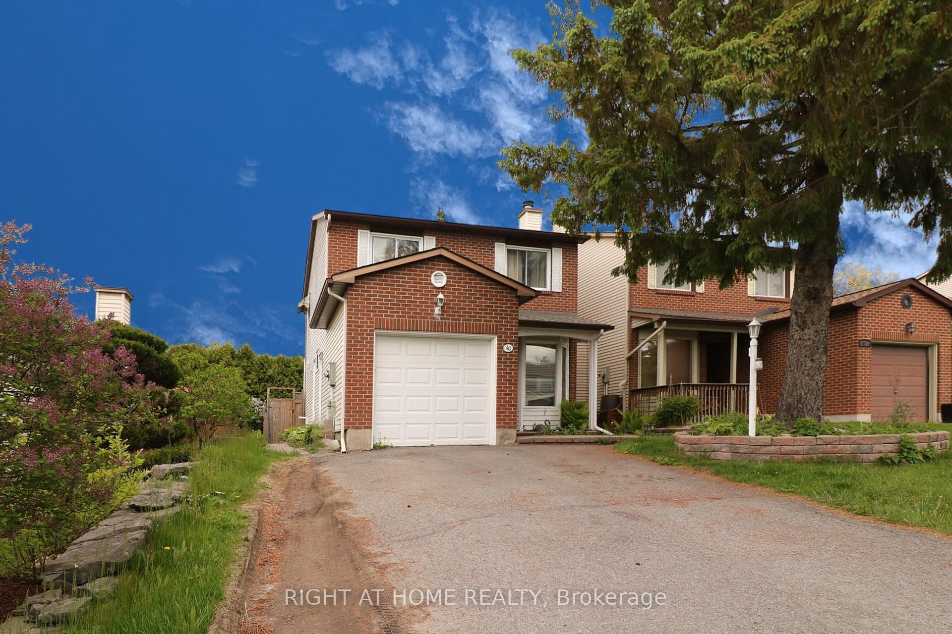 Property Photo: 40 Stable Way ON K2M 1A6