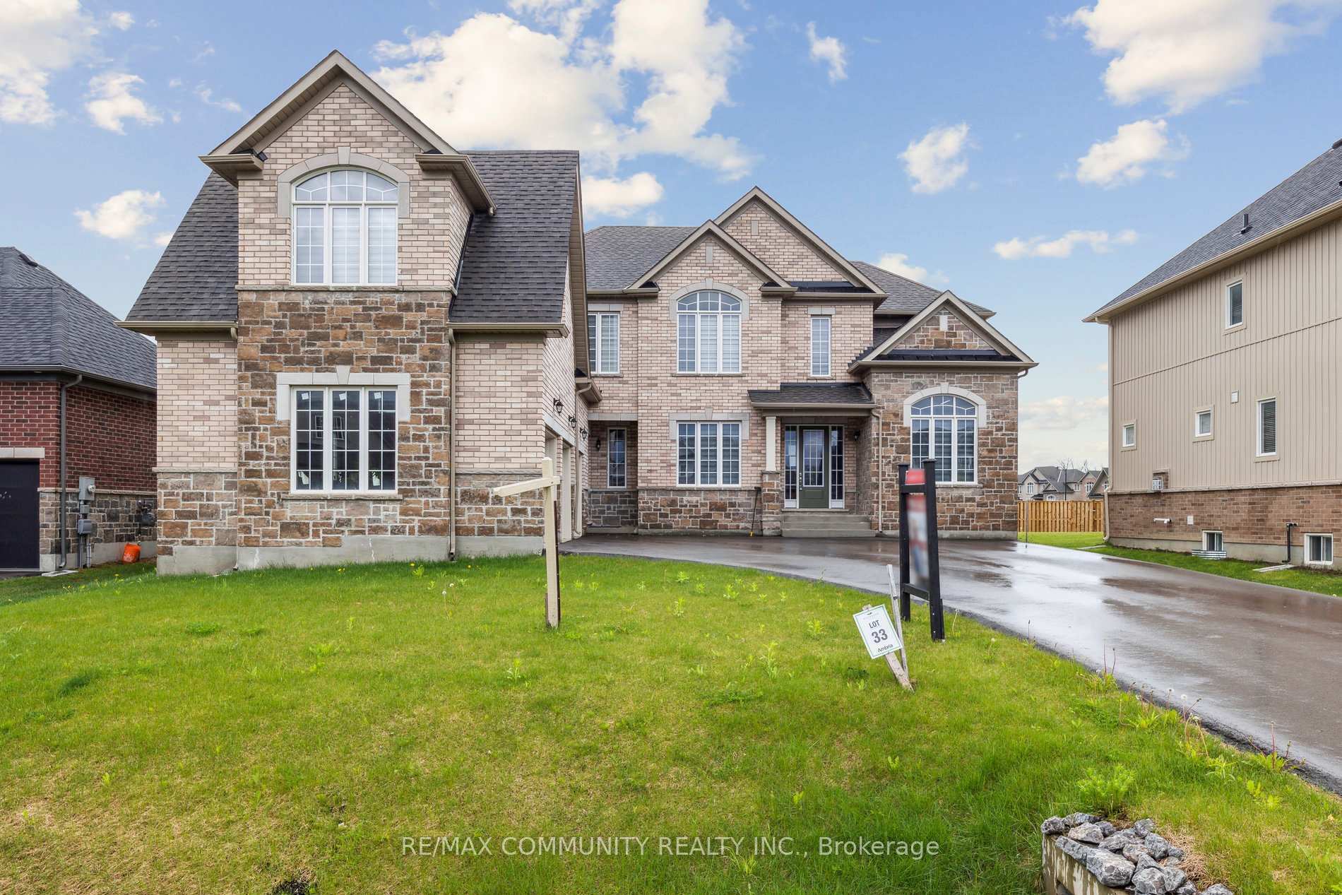 Property Photo: 15 Golden Meadows Drive ON K9J 0H6