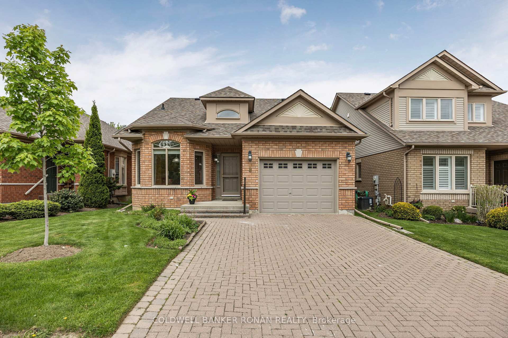 Property Photo: 8 Malibu Manor W 9 ON L9R 2C1