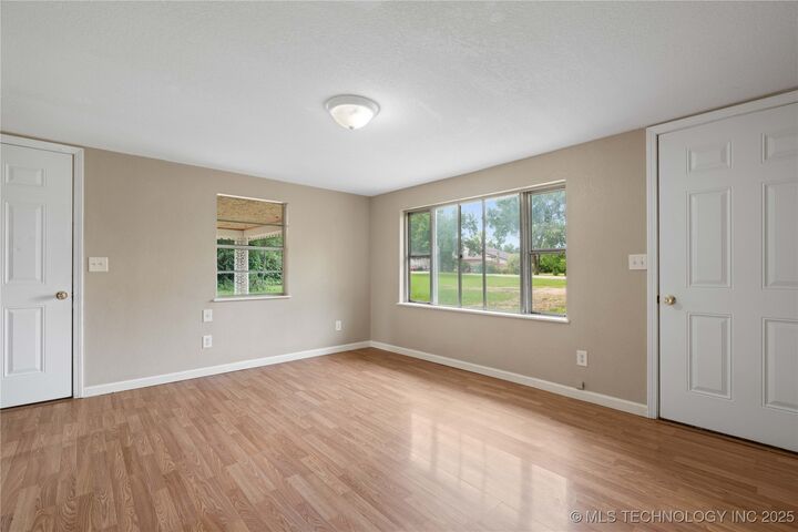 Property Photo: 607 E Schley Street OK 74962