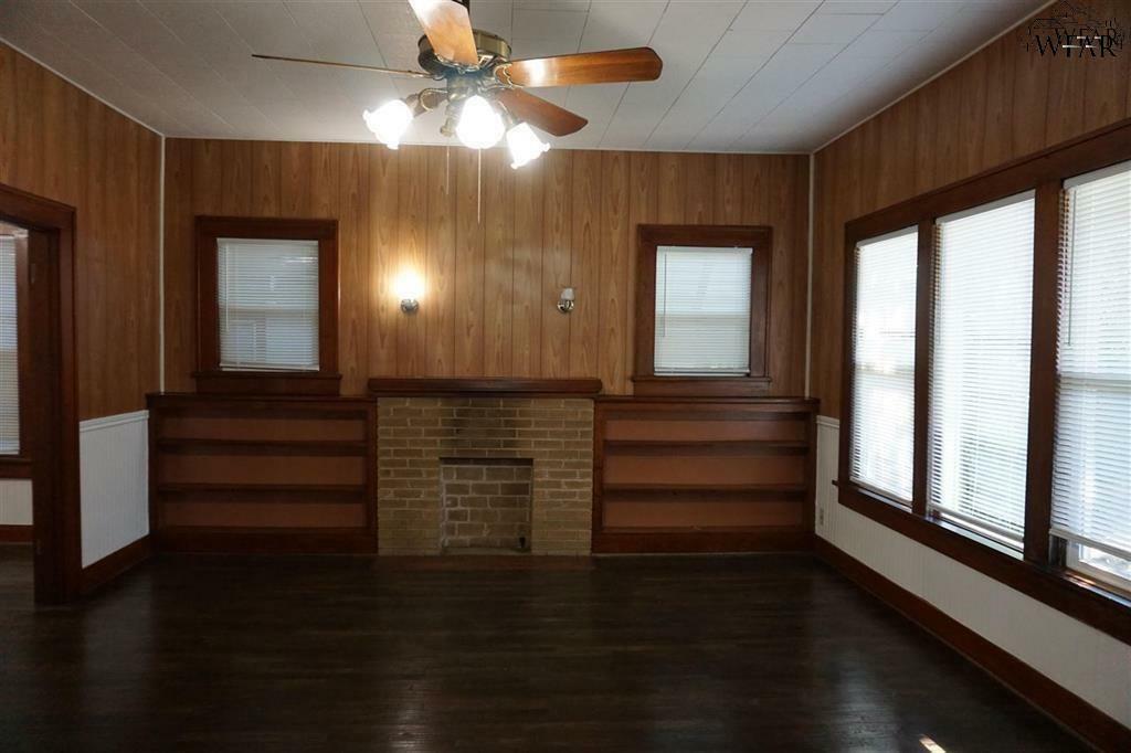 Property Photo: 1114 Monroe Street TX 76309