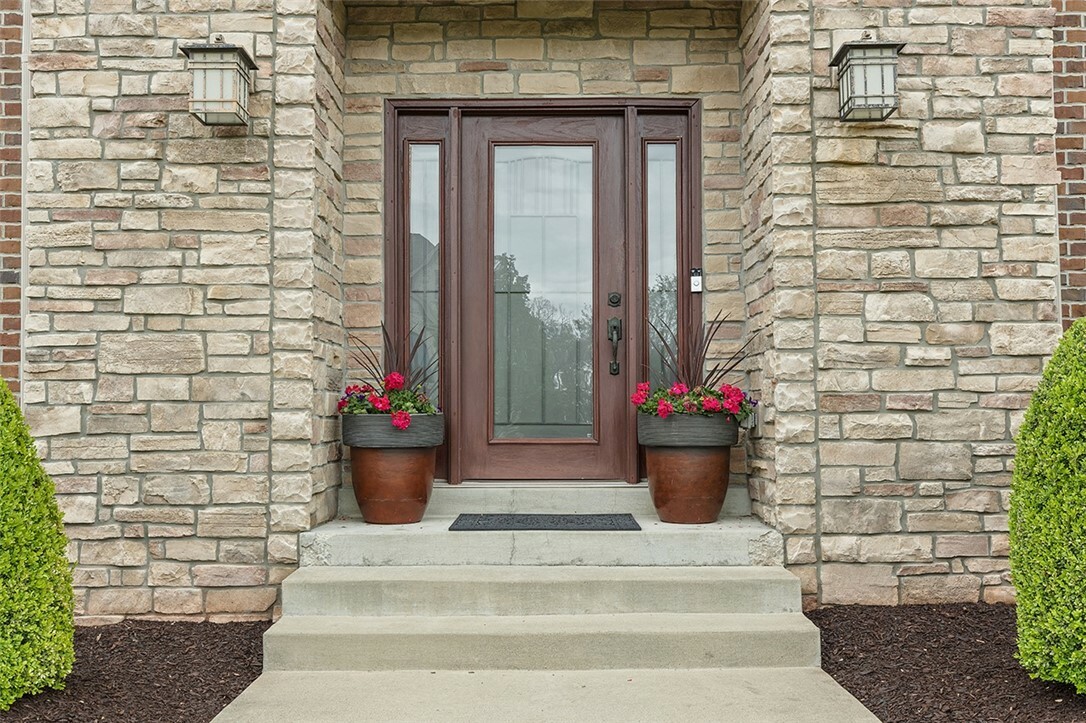 Property Photo: 317 Buckingham Dr PA 15367