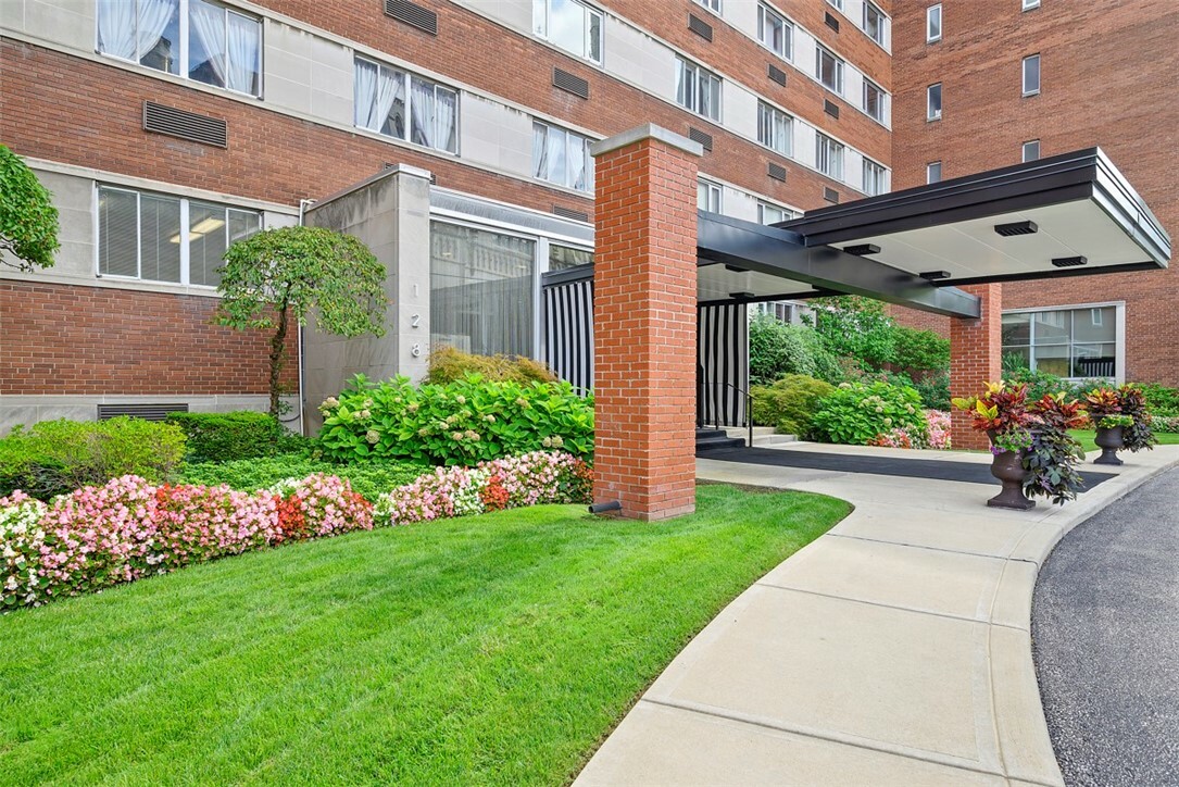 Property Photo: 128 N Craig Street 415 PA 15213