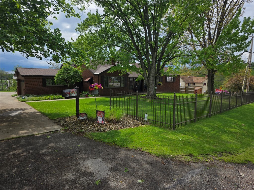 Property Photo: 934 W Newton Rd(Thomas School Rd) PA 15601