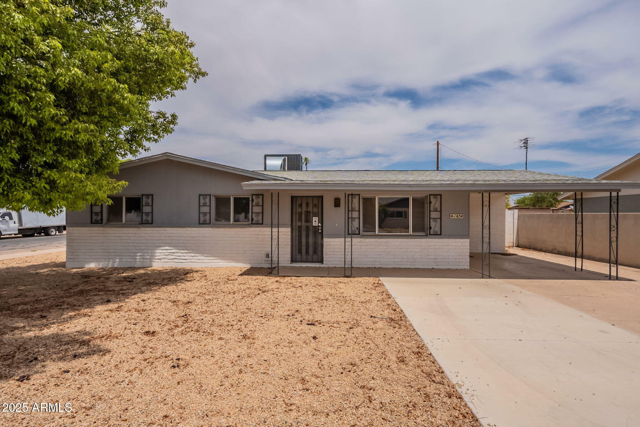 Property Photo:  1654 E 2nd Street  AZ 85203 