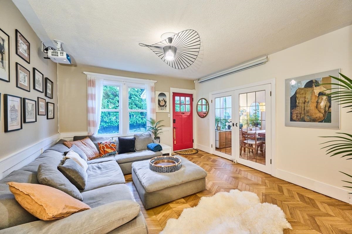 Property Photo: 221 W 23rd Street BC V7M 2B4