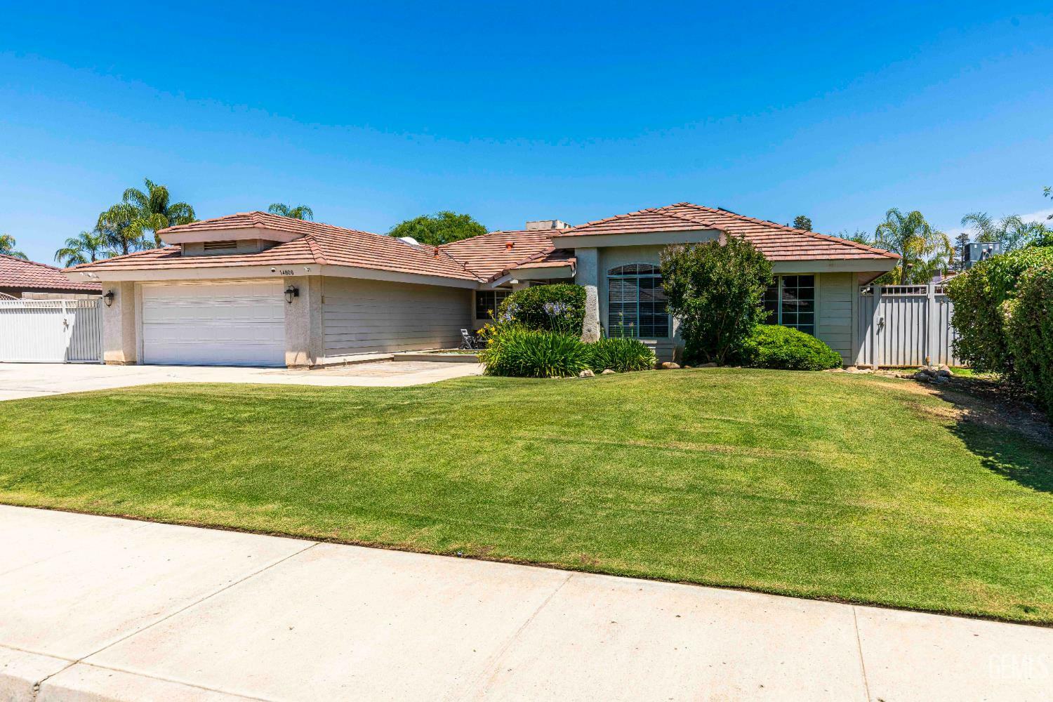 Property Photo: 14000 Castlemaine Avenue CA 93314