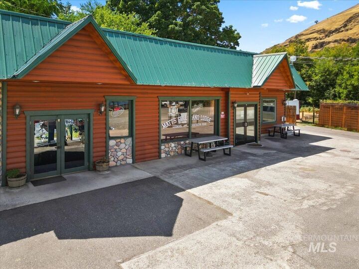 Property Photo:  90 2nd Street  WA 99402 