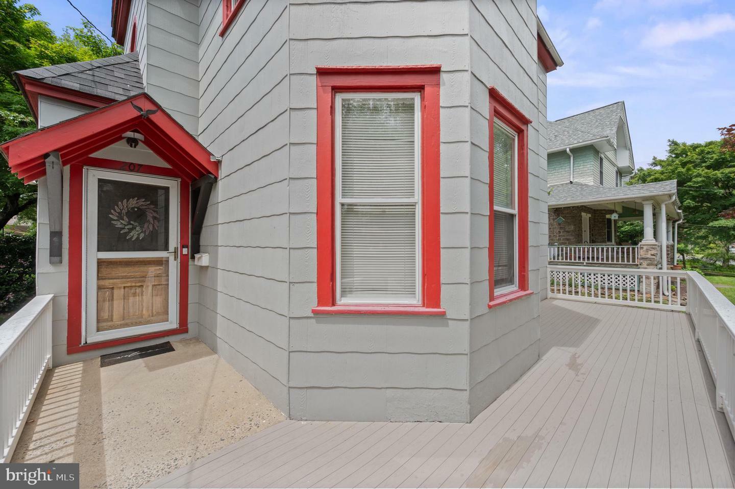 Property Photo:  207 E Ridley Avenue  PA 19078 