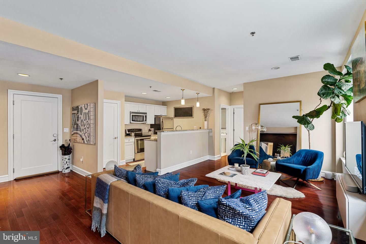 Property Photo:  1811 Chestnut Street 405  PA 19103 