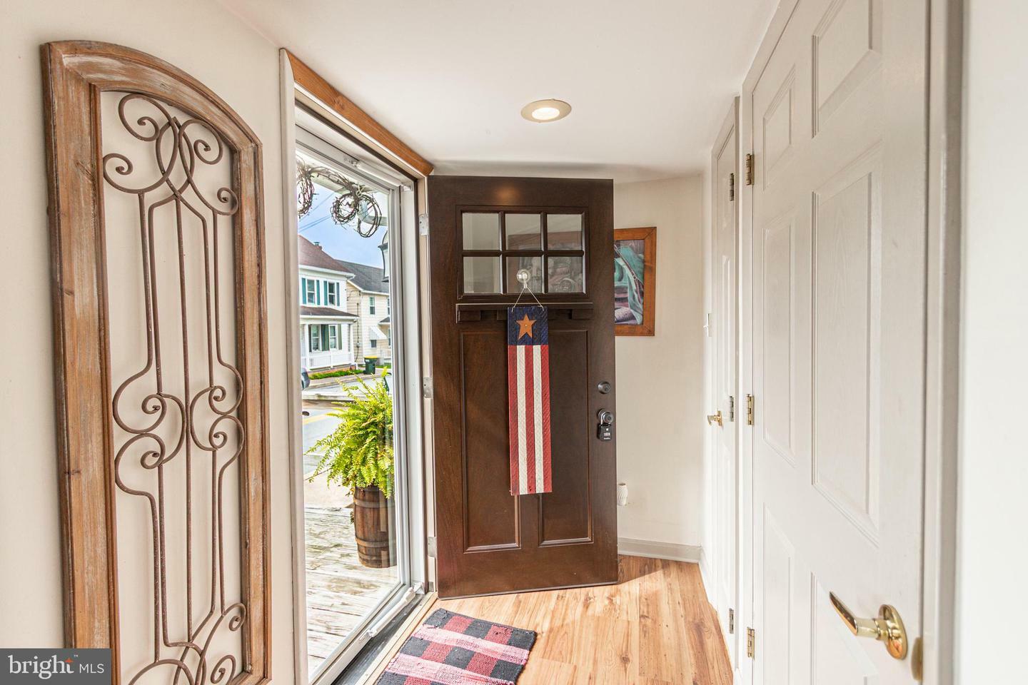 Property Photo:  25 W Maple Street  PA 17368 