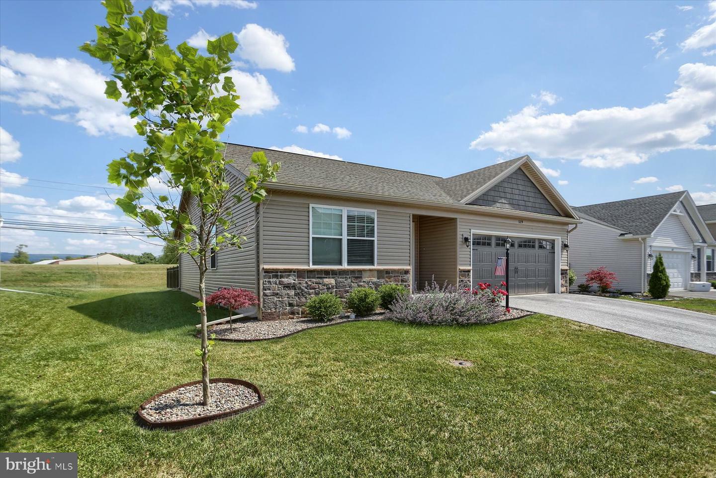 Property Photo: 519 Cambridge Lane PA 17257