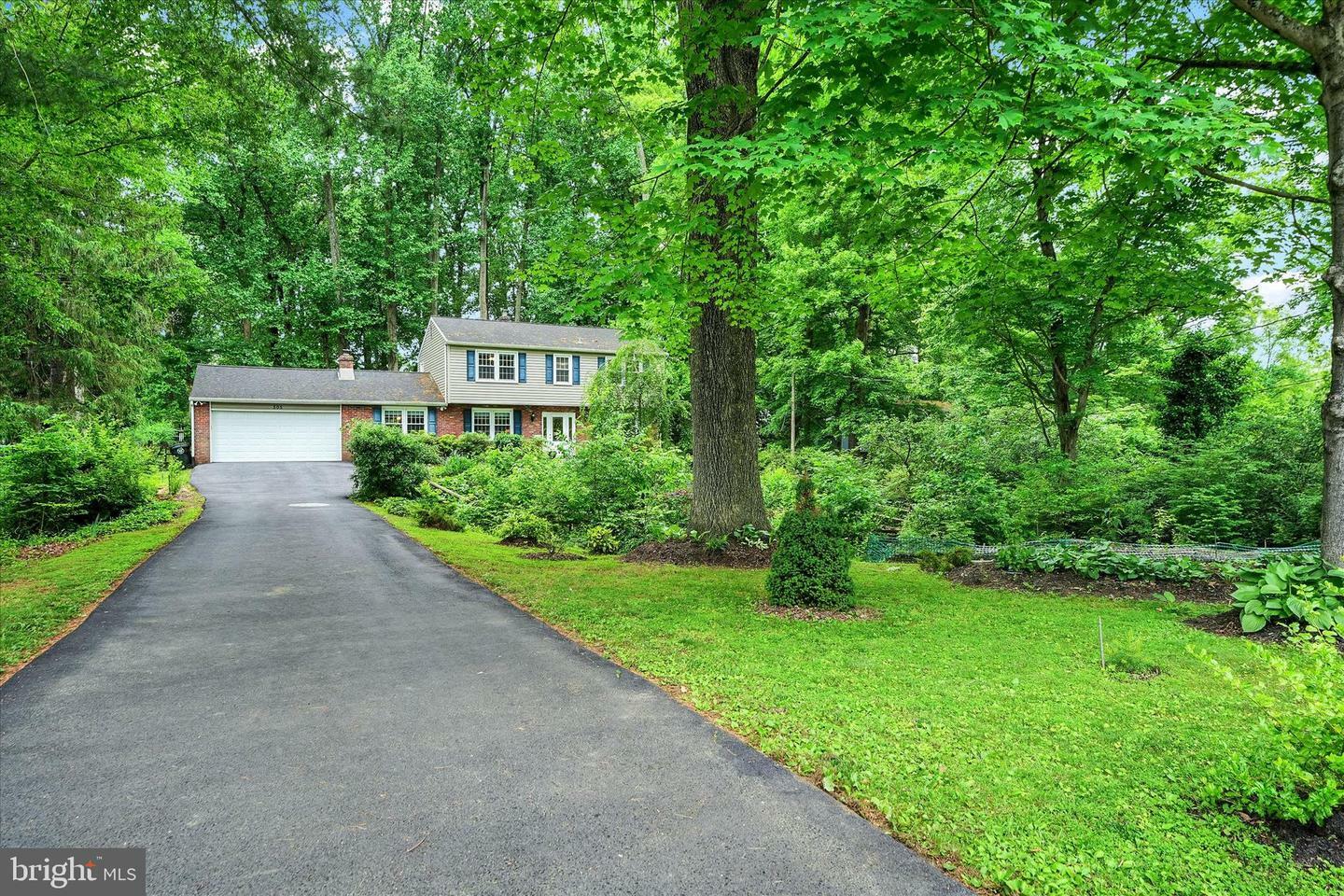 Property Photo: 505 Windsor Drive DE 19711