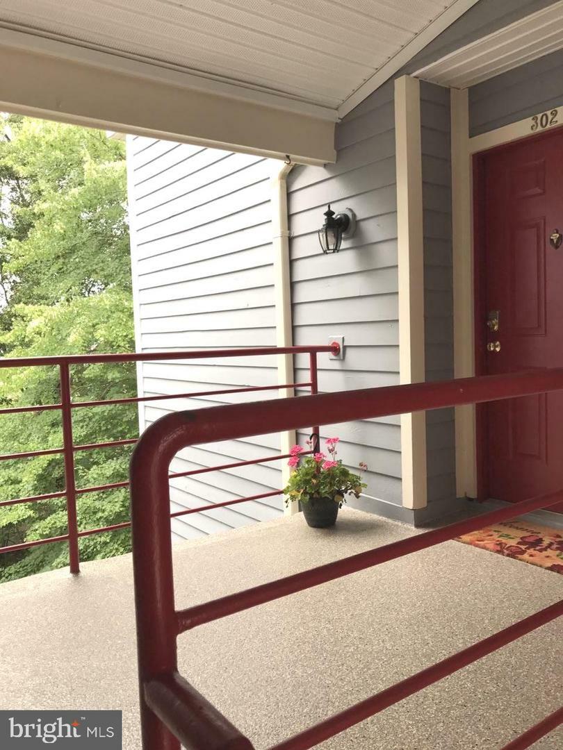 Property Photo: 2708 Summerview Way 302 MD 21401