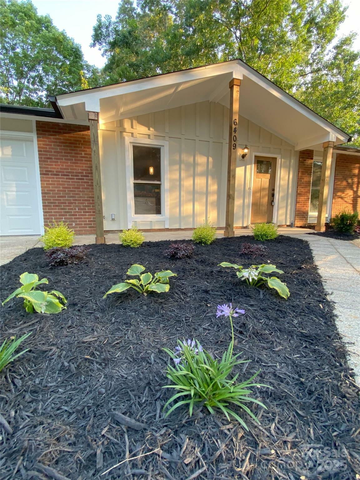 Property Photo:  6409 Pineburr Court  NC 28211 