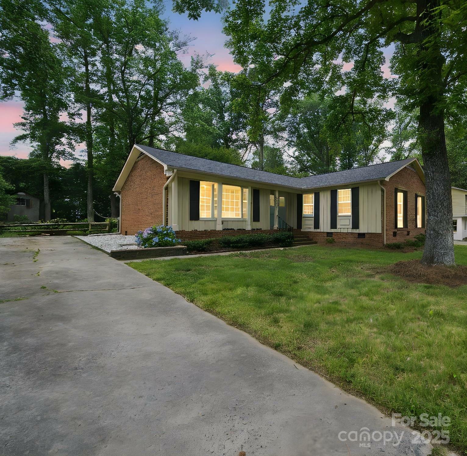 Property Photo: 2026 Knell Drive NC 28212