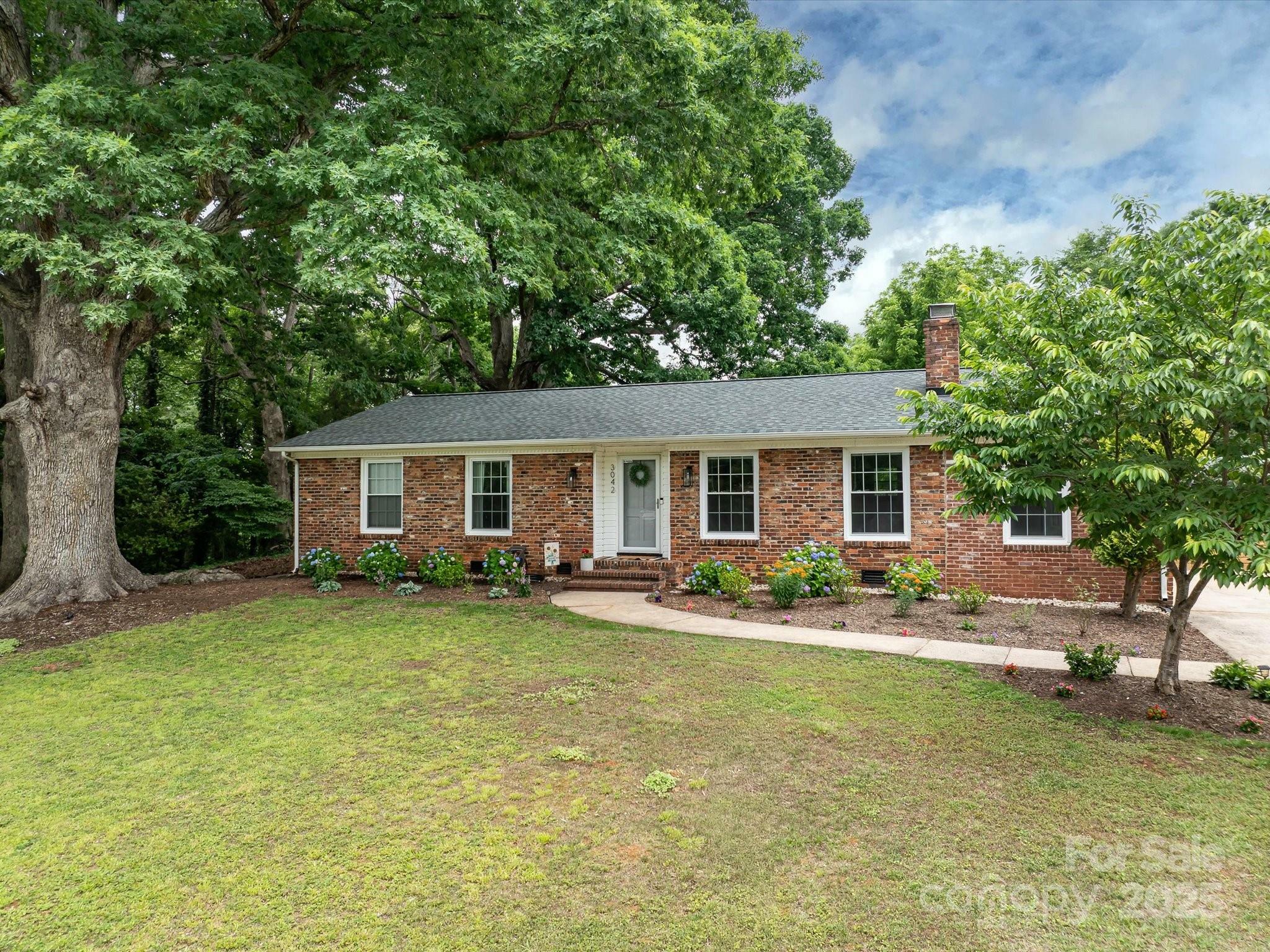 Property Photo:  3042 Cresthill Drive  NC 28212 