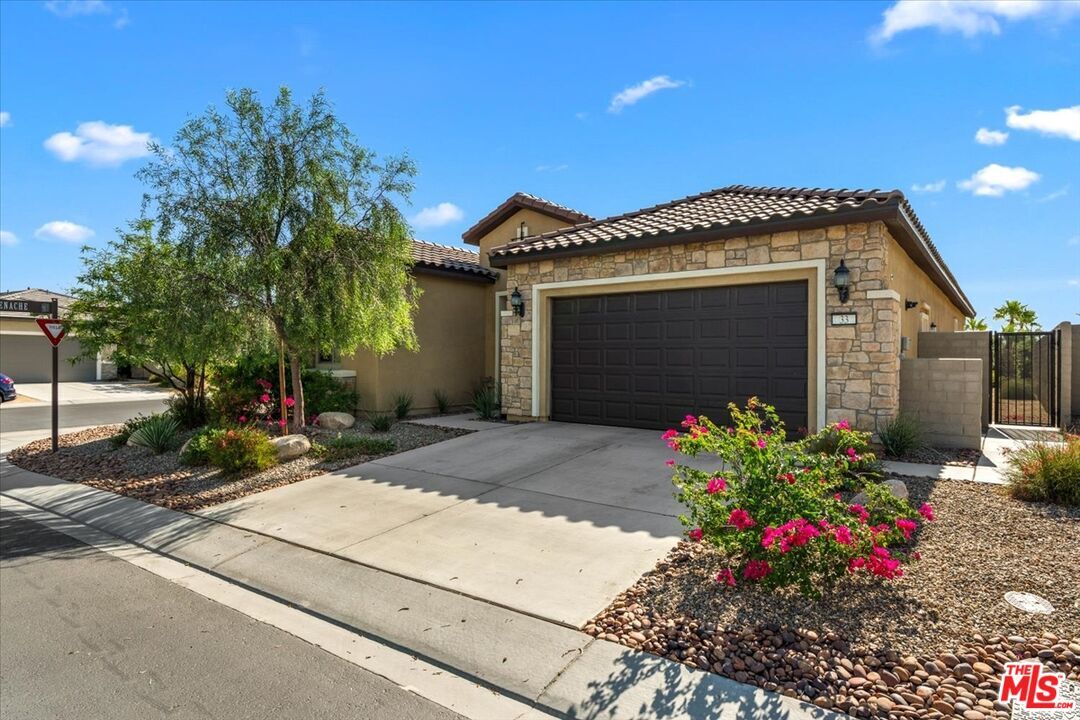 Property Photo: 33 Moscato CA 92270