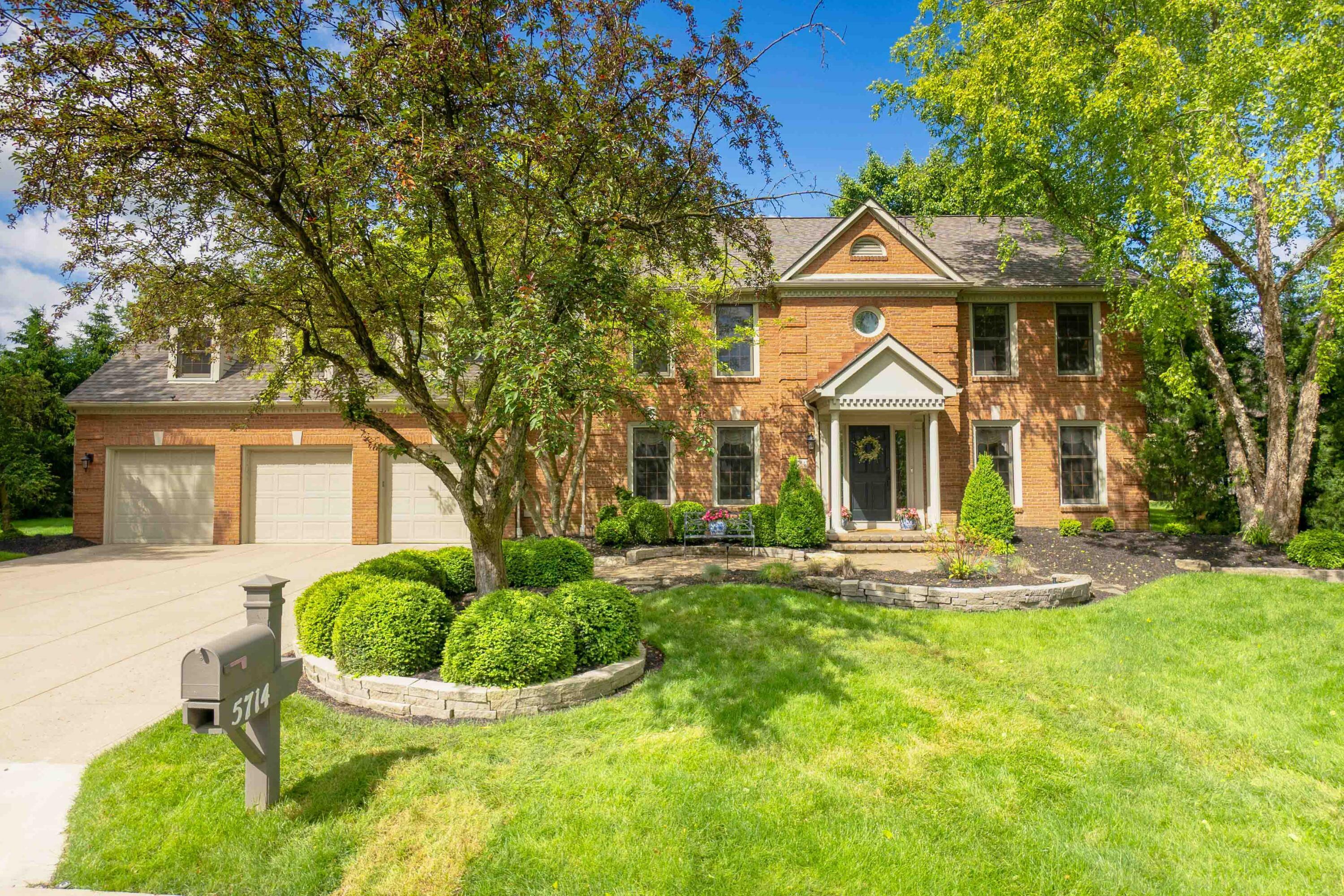 Property Photo: 5714 Zetland Court OH 43017