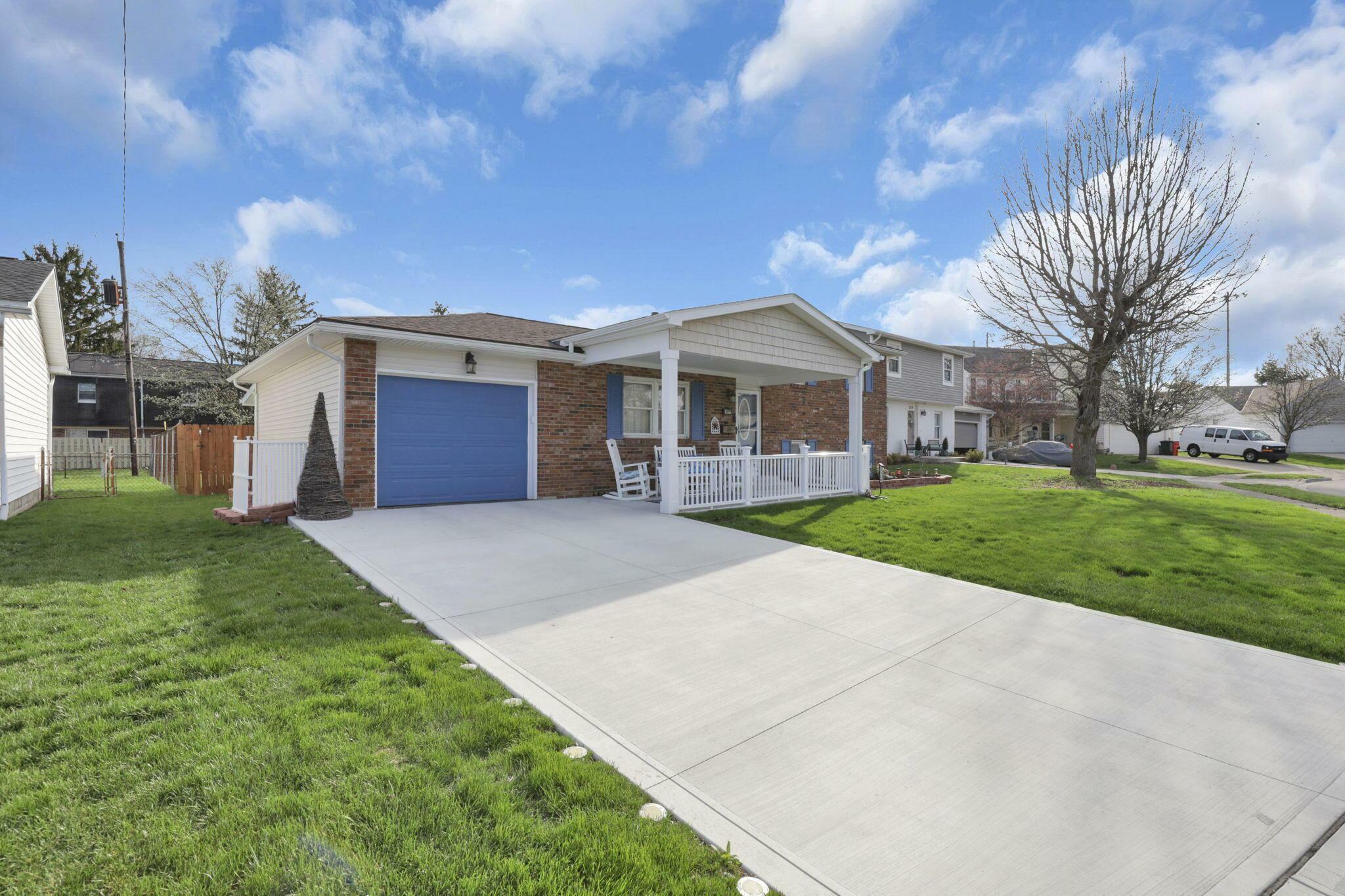 Property Photo: 3229 Kingswood Drive OH 43123