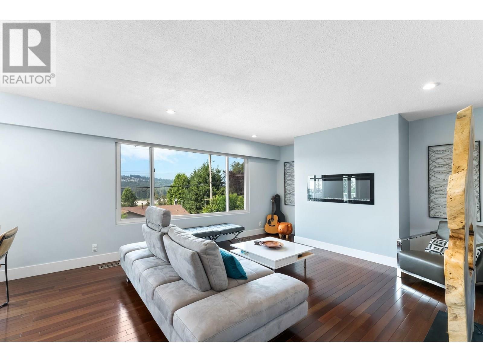 Photo de la propriété: 1480 Elinor Crescent BC V3C 2Y5
