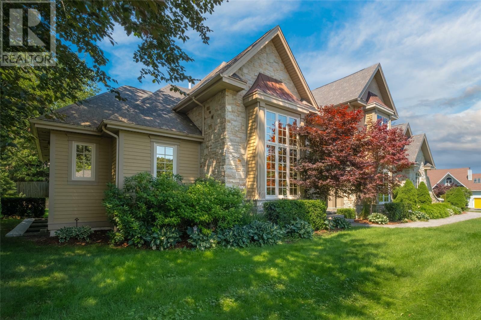 Photo de la propriété: 1 Waterford Avenue NL A1E 2X7