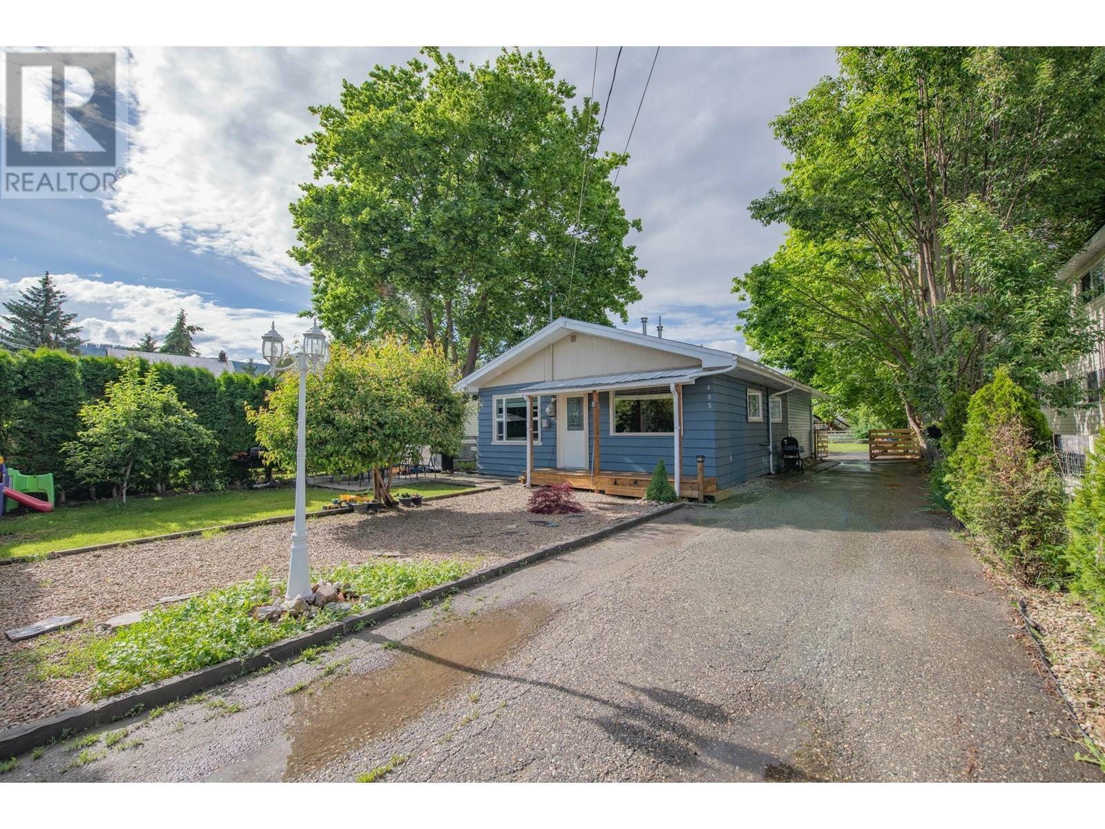 Property Photo: 405 Baird Avenue BC V0E 1V2