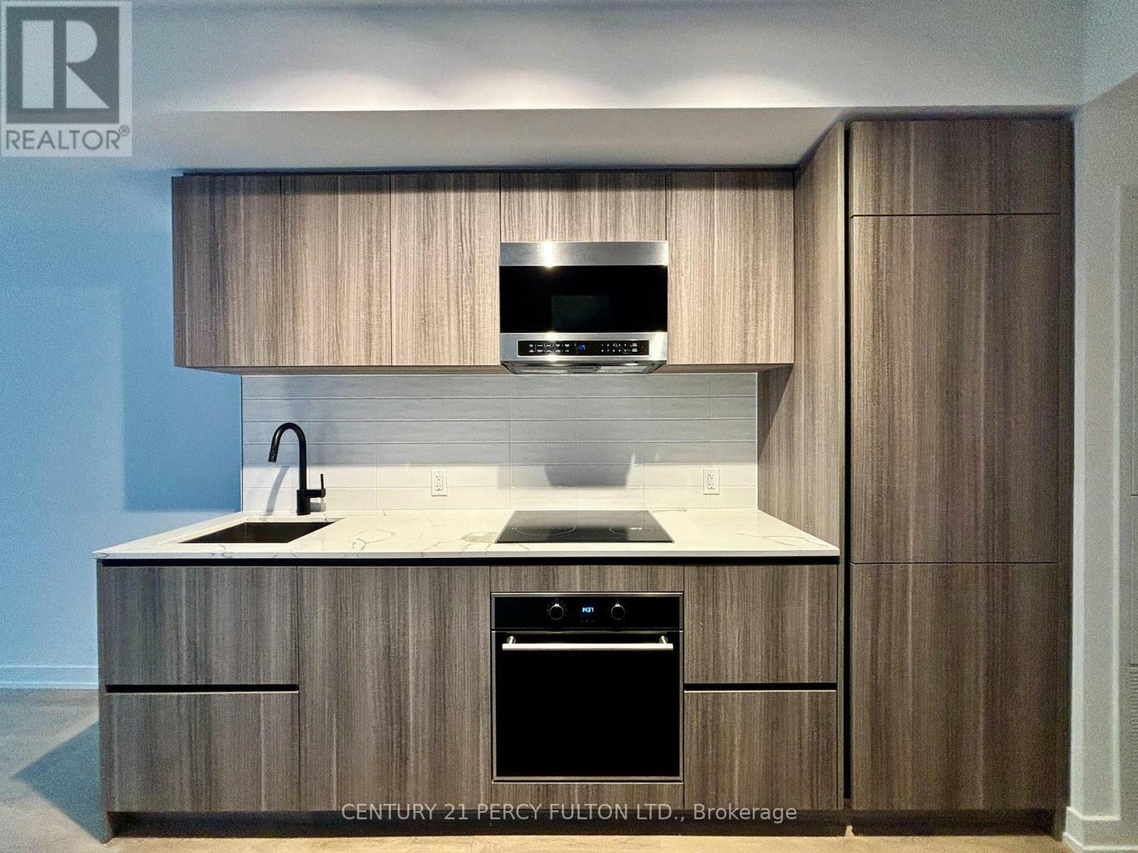 Property Photo: 117 Broadway Avenue 517 ON M4P 1V3