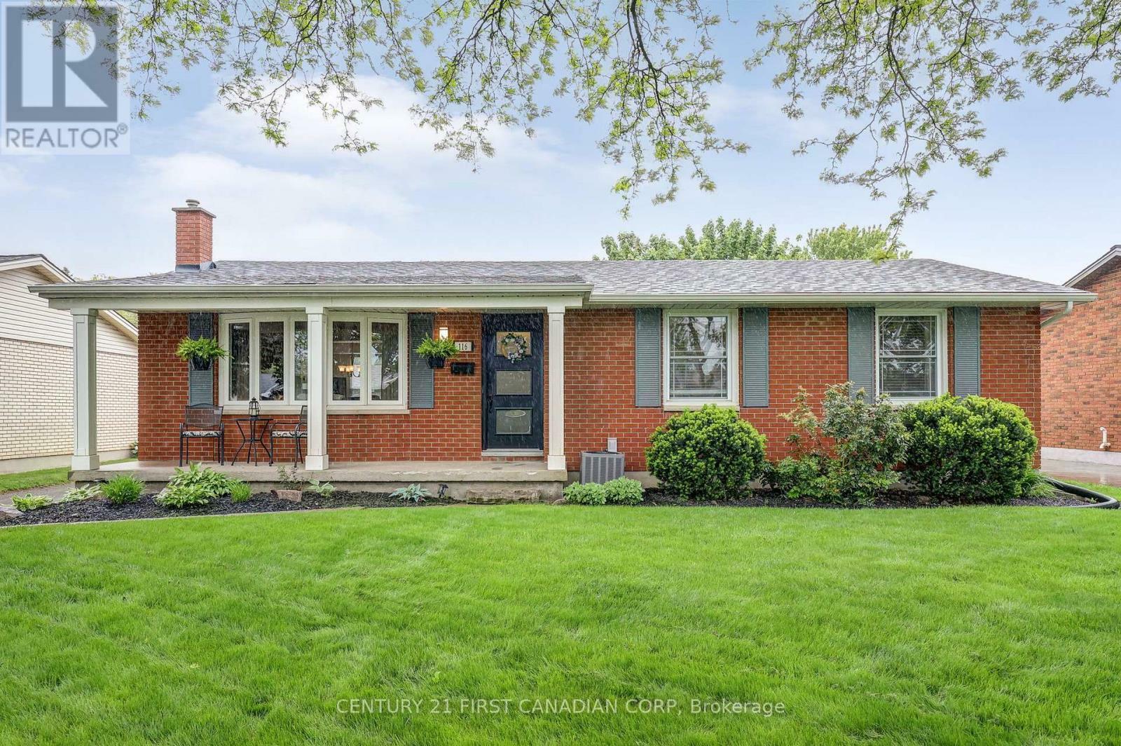 Photo de la propriété: 116 Downing Crescent ON N6C 3C8