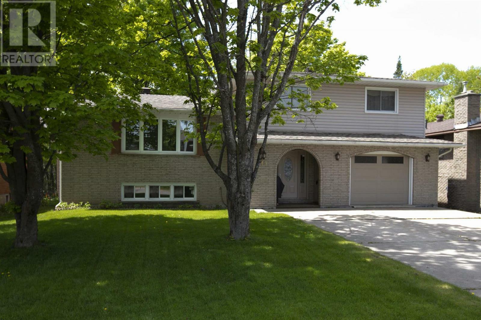Property Photo:  15 Westridge Rd  ON P6C 5Y4 