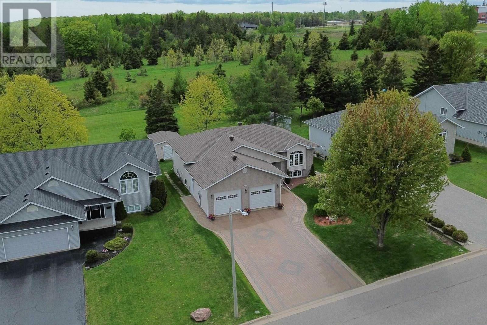 Photo de la propriété: 236 Millcreek Dr ON P6B 6L7