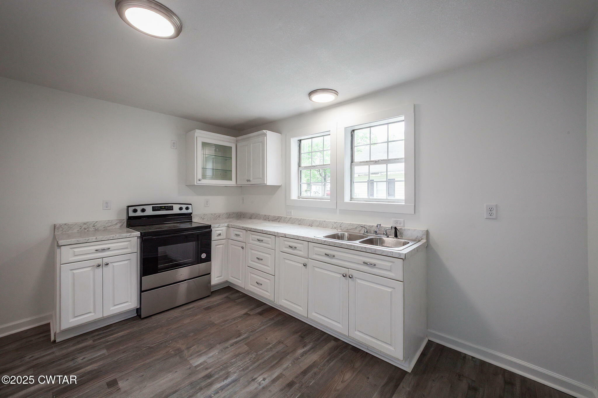 Property Photo: 719 N 20th Avenue TN 38343