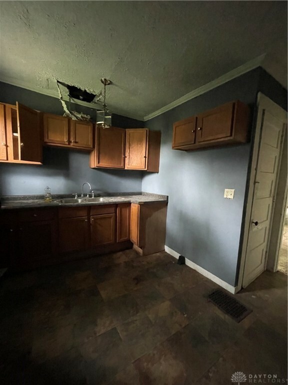 Property Photo: 404 Oxford Avenue OH 45402