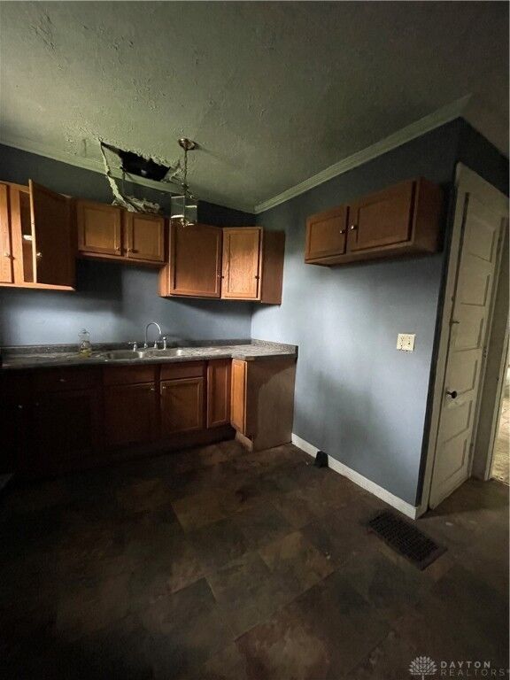 Property Photo:  404 Oxford Avenue  OH 45402 