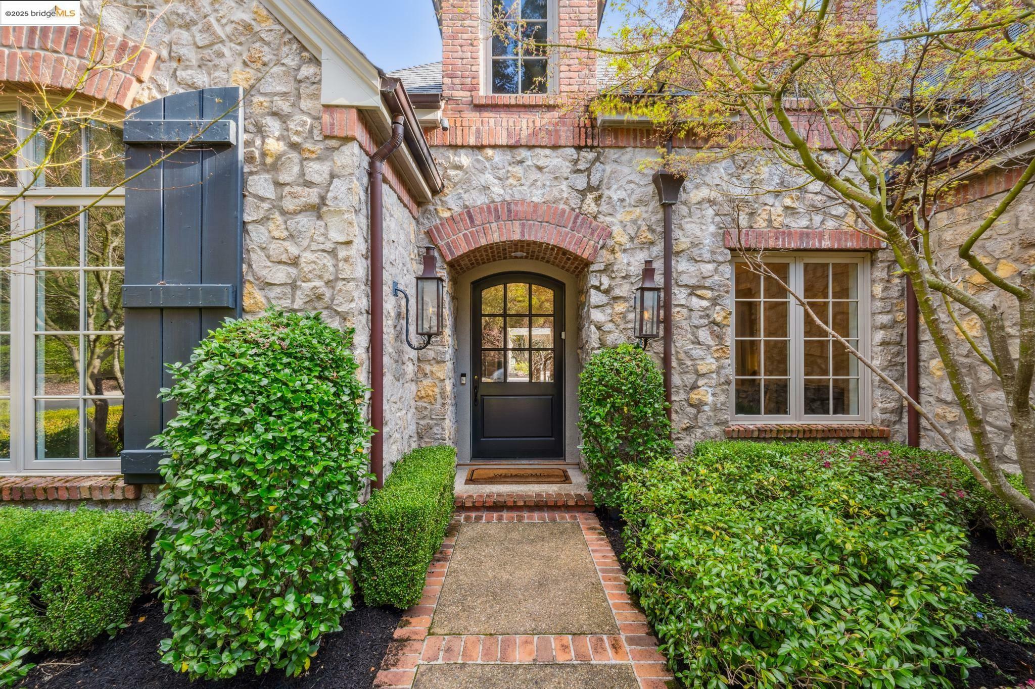 Property Photo: 21 Samantha Dr CA 94549