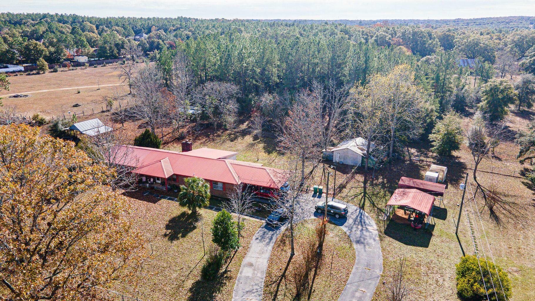 Property Photo: 2522 Lake Silver Road FL 32536