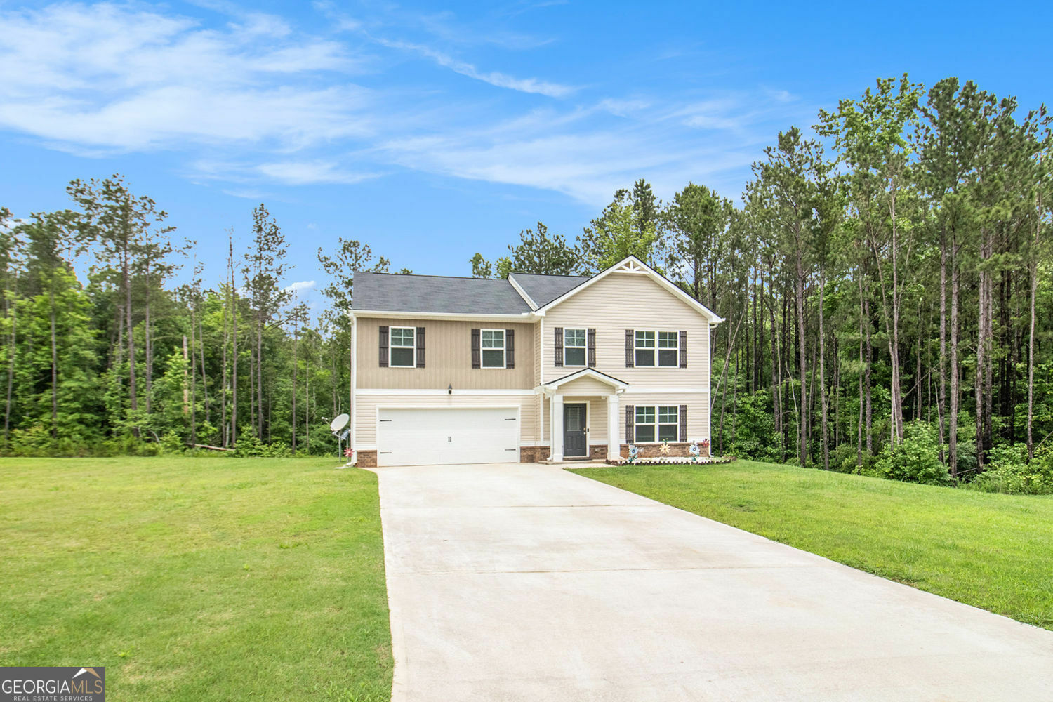 Property Photo: 210 Jenny Court GA 30220