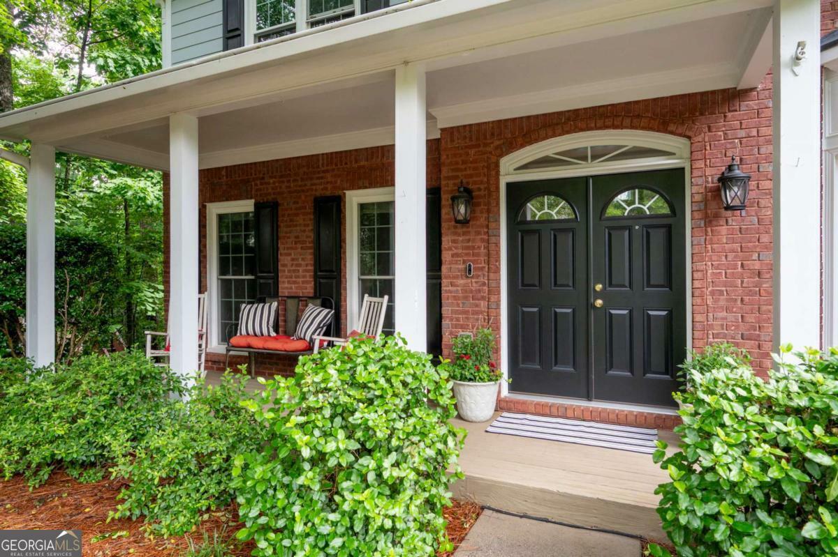 Property Photo: 206 Kingsley Way GA 30188