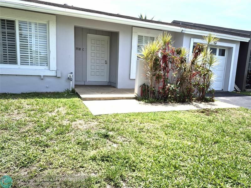 Property Photo: 5510 S Lakewood Cir C FL 33063