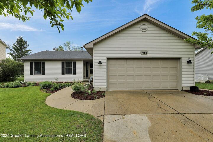 722 Fieldview Drive  Grand Ledge MI 48837 photo
